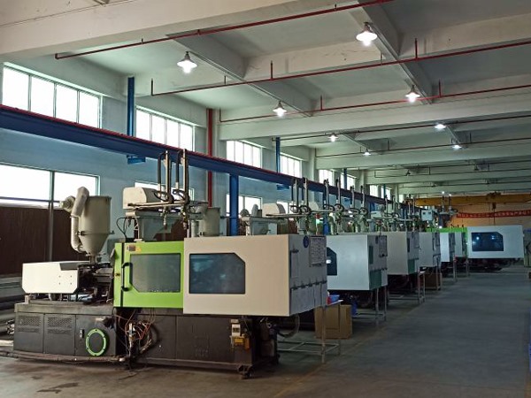 New IZP injection molding machine 160-260 tons